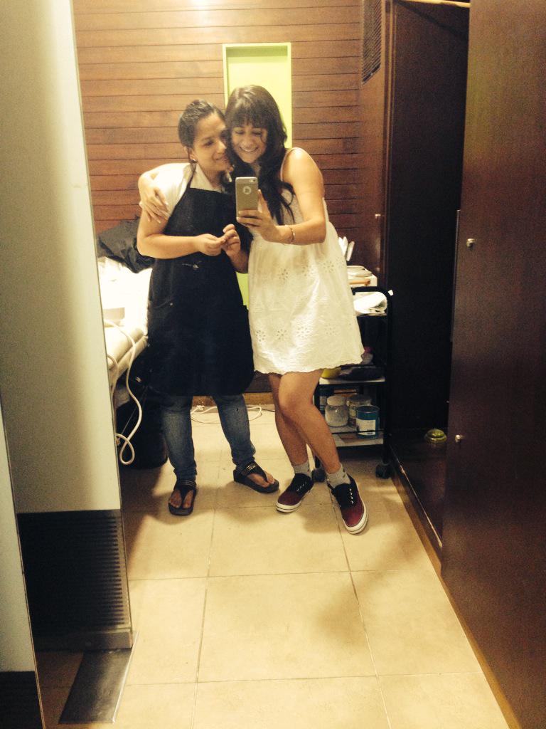 monawasu's tweet photo. Maggi free with blow dry at my fav place , Versus !! 😝.. with Seema , the superwoman !! http://t.co/sQDgr3YZZB