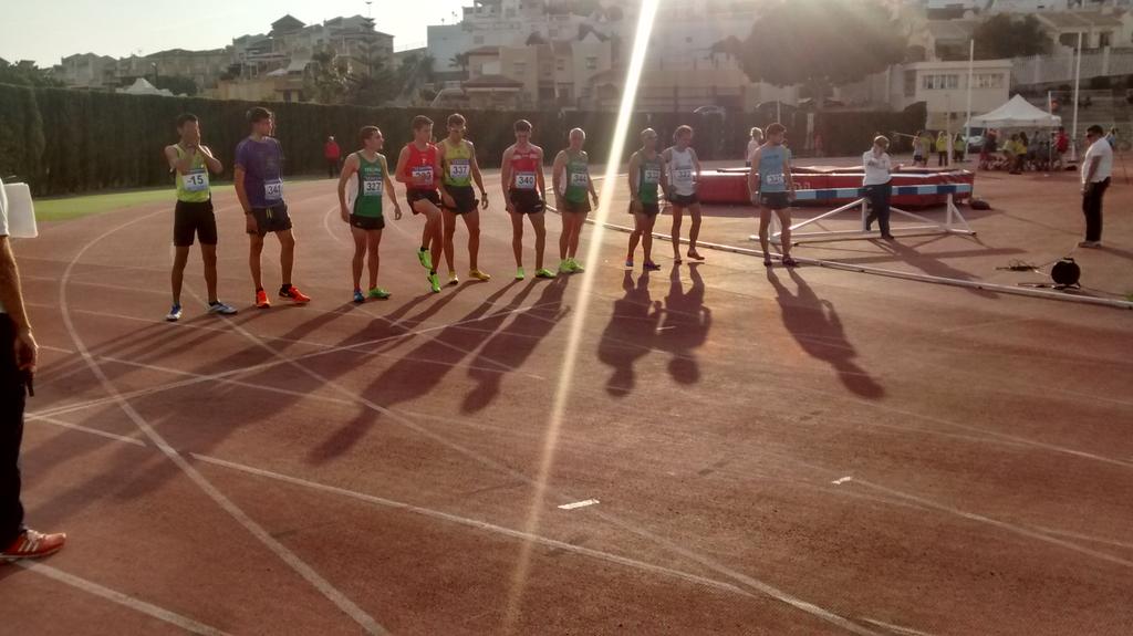 AtletismoCrtama's tweet photo. Salida del 1500ml los junior @chamieljackass Toni y @juanje1996  1° Control aire libre #Nerja #ATLETISMOCÁRTAMA http://t.co/q1DEhWkiKB