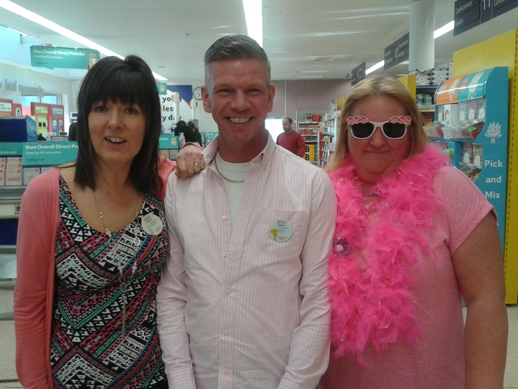 #tescoturnspink at St.Austell 3142 #raceforlife <a href="/Em_j_Taylor/">Emily Taylor</a>  <a href="/Kcocker1Karen/">Karen cocker🌊RIVER</a>