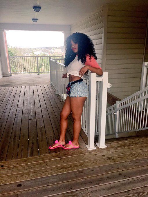 Watch brit.'s leaked NSFW photo on TwXstars