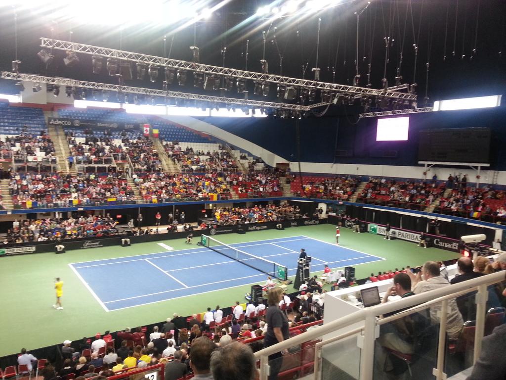 Cath_Vez's tweet photo. Allez Abanda!!! @FedCup #Vivezlemoment   @TeamAbanda #Montréal http://t.co/Ht7wYMY4ue