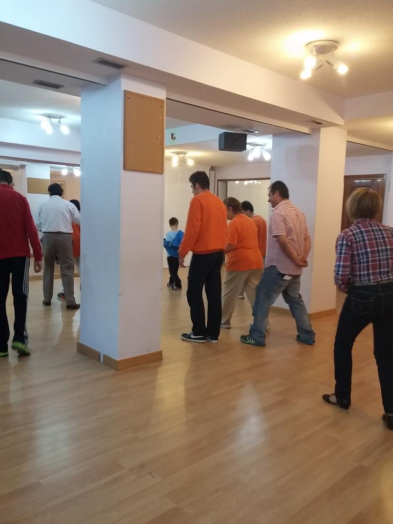 ARespiro's tweet photo. En nuestra clase de baile http://t.co/wN0CCjKF12