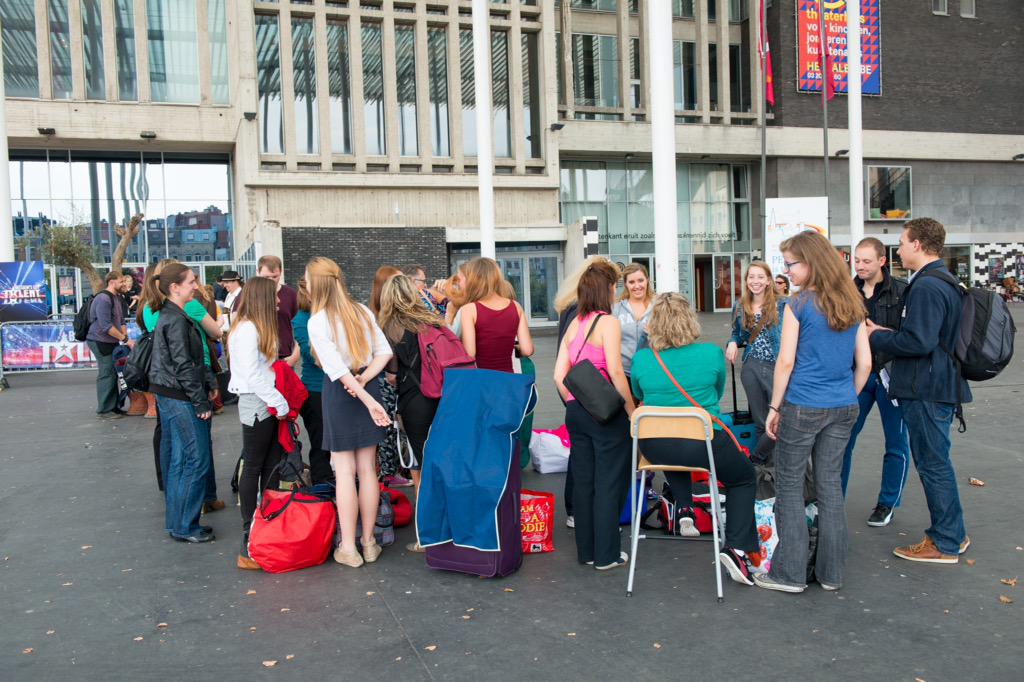 Waiting outside de #stadsschouwburg <a href="/Stad_Antwerpen/">Stad Antwerpen</a> for our #audition #belgiumsgottalent #iersedans #irishdance #Yay