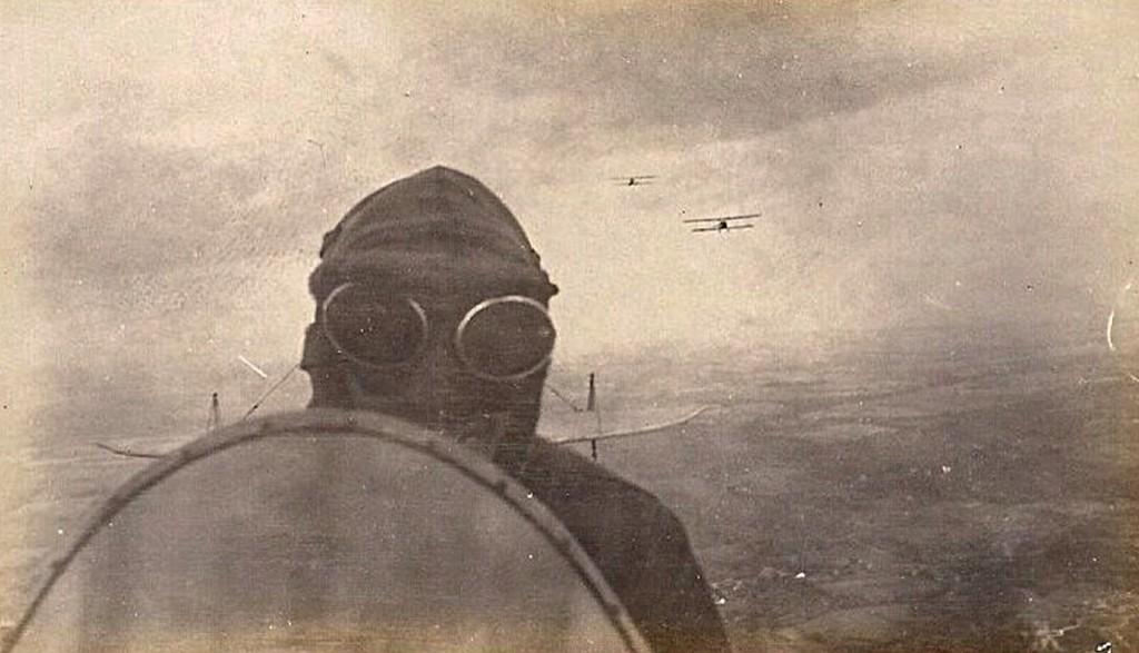 Pocket_Ted's tweet photo. Wonderful 'selfies' taken by pilots during the First World War #WW1 (3 photos) http://t.co/PoHIpFWpyQ