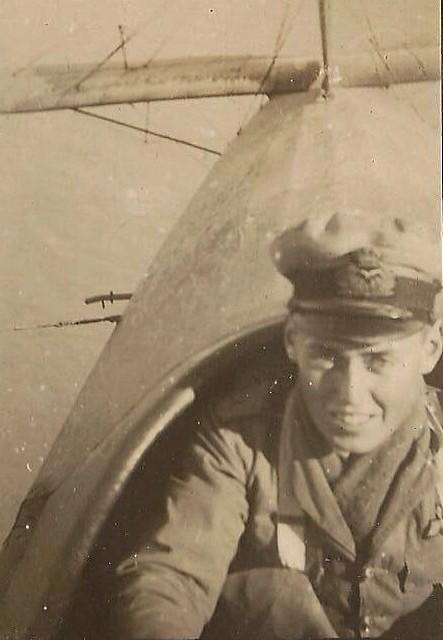 Pocket_Ted's tweet photo. Wonderful 'selfies' taken by pilots during the First World War #WW1 (3 photos) http://t.co/PoHIpFWpyQ