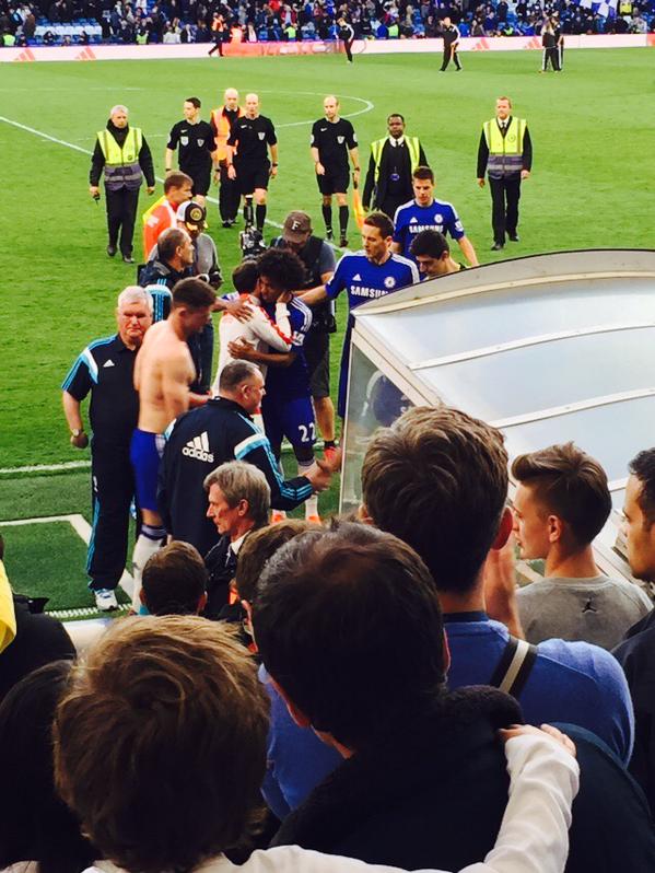 Respect RT"<a href="/ChelseafanIndo/">#SiPalingChelsea</a>: Juan Mata menunggu semua pemain Chelsea untuk memeluk sahabatnya. "