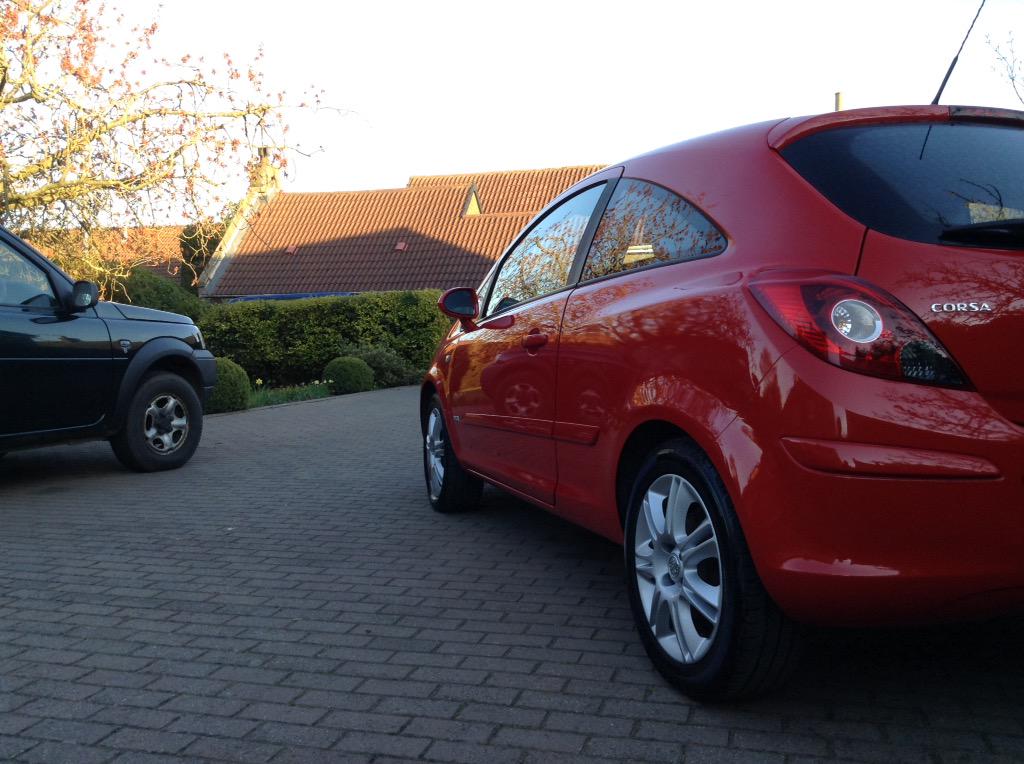 DavidWDuffy's tweet photo. #clean #corsa #vauxhall after a wash and wax. Well worth it http://t.co/dValH0yjYR