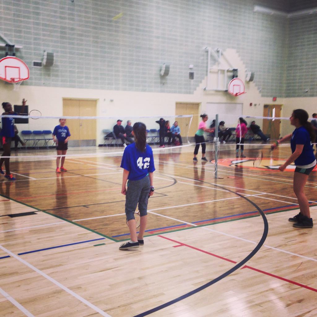 Numbers_grl's tweet photo. @Dickinsfield grade 6 girls honing their skills #fmpsdactive @FMPSD #badminton http://t.co/IpJFaeOfDZ