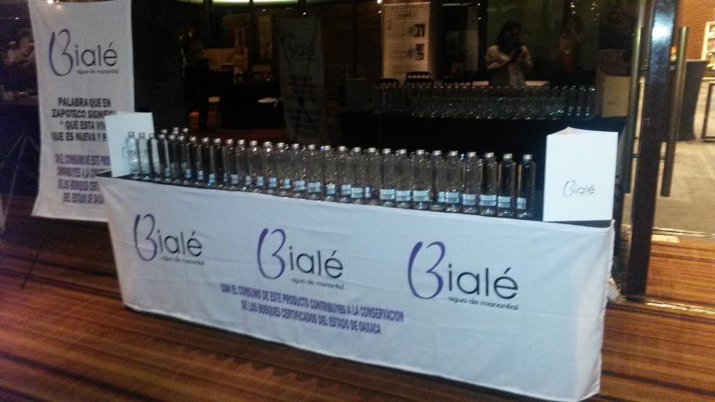 SaboresConCausa's tweet photo. “@BialeAgua: En @SaboresDelDF  @LiveAquaMexCity http://t.co/q13lmKnuaC” así el stand de @BialeAgua, gracias x su apoyo!!