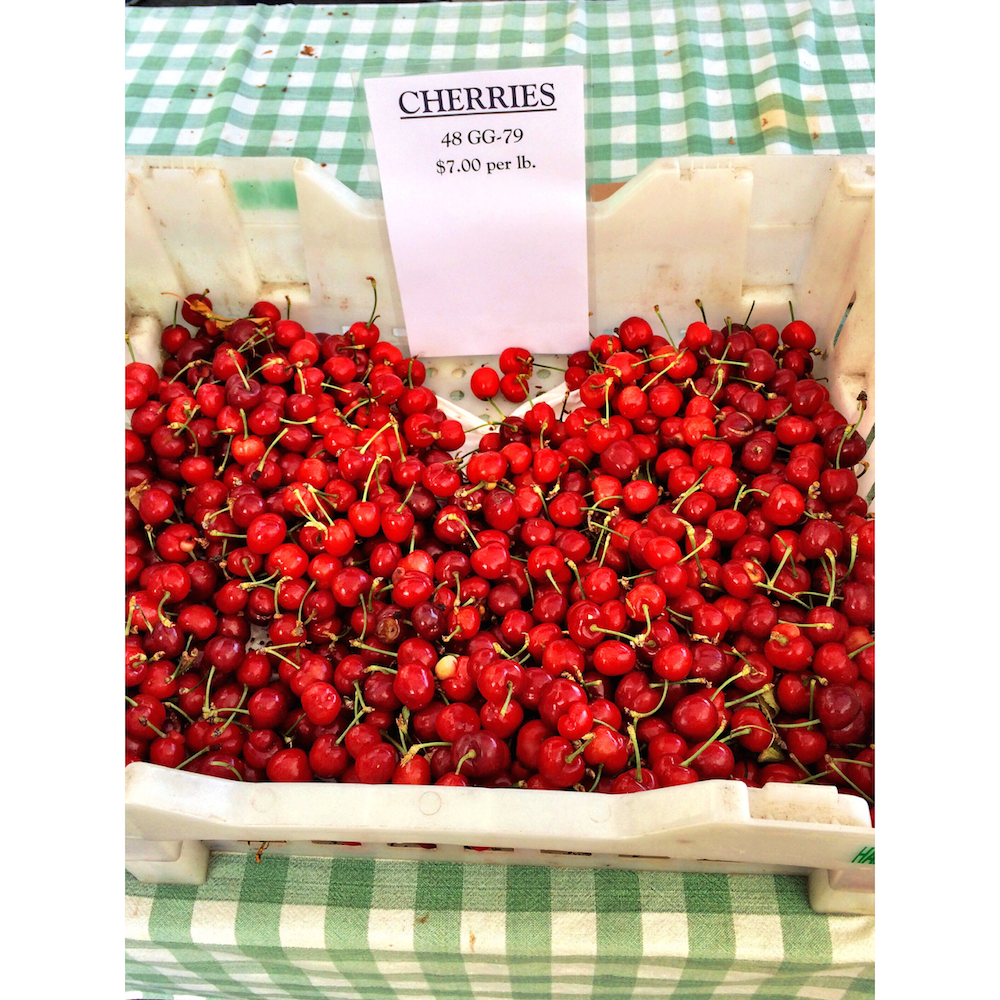 EdibleSF's tweet photo. Drag your hungover self to the @CUESA farmers market you are rewarded with cherries. #WhyWeLiveInSF http://t.co/eaT3tDEbC6