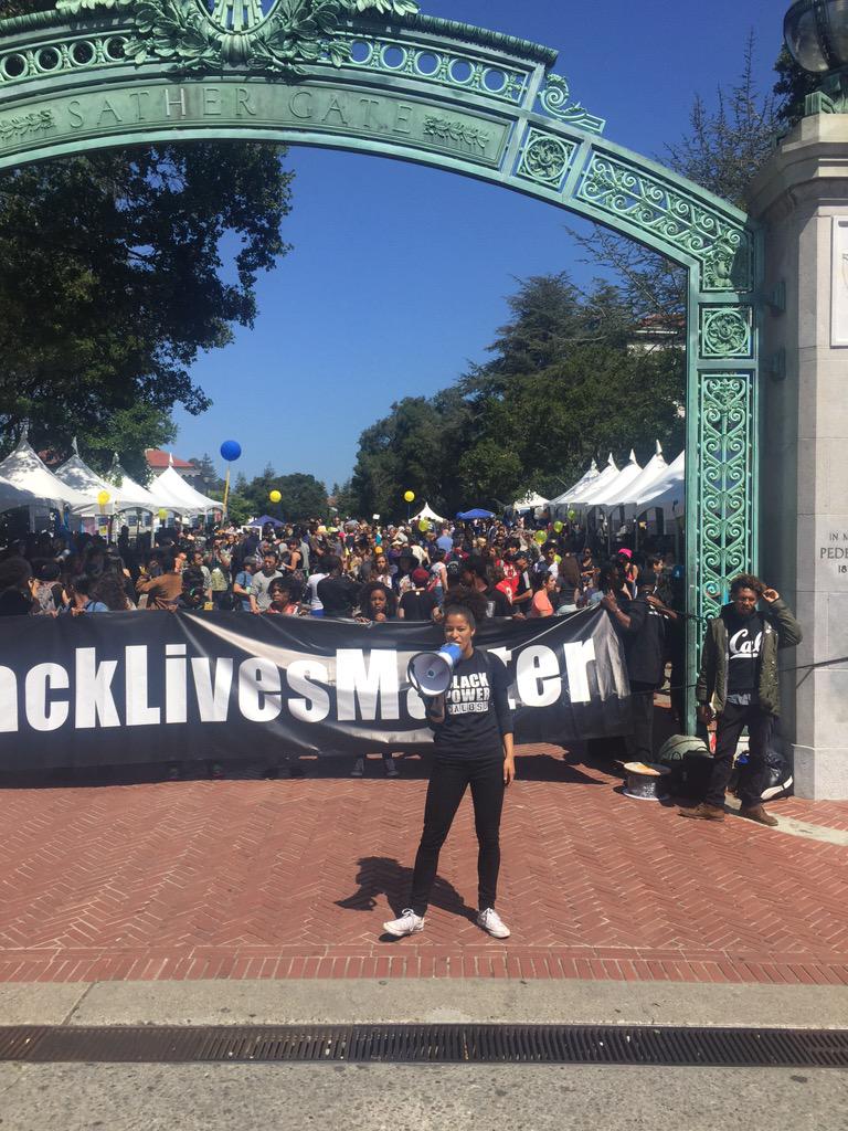 Abbas_Muntaqim's tweet photo. @CalBSU director of political affairs @gabbtab discussing demands to @nickdirks. #Ferguson2Cal http://t.co/jx2AdqcP1R