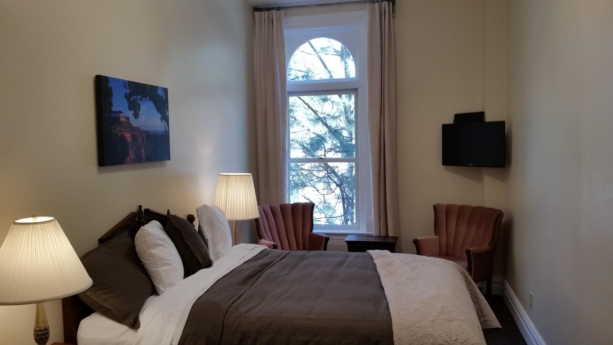 hotelouray's tweet photo. July 4th - Room #14 is our only room available.  $149/Night - 3 Night Minimum.  We are in the center of town! http://t.co/Gpc88WTqlh