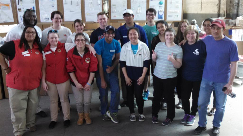 otalbot_CYCLE's tweet photo. @CityYearCLE working @medwish #globalyouthserviceday #cycleservice #DoGoodCLE #makebetterhappen http://t.co/YM4XY41VXB