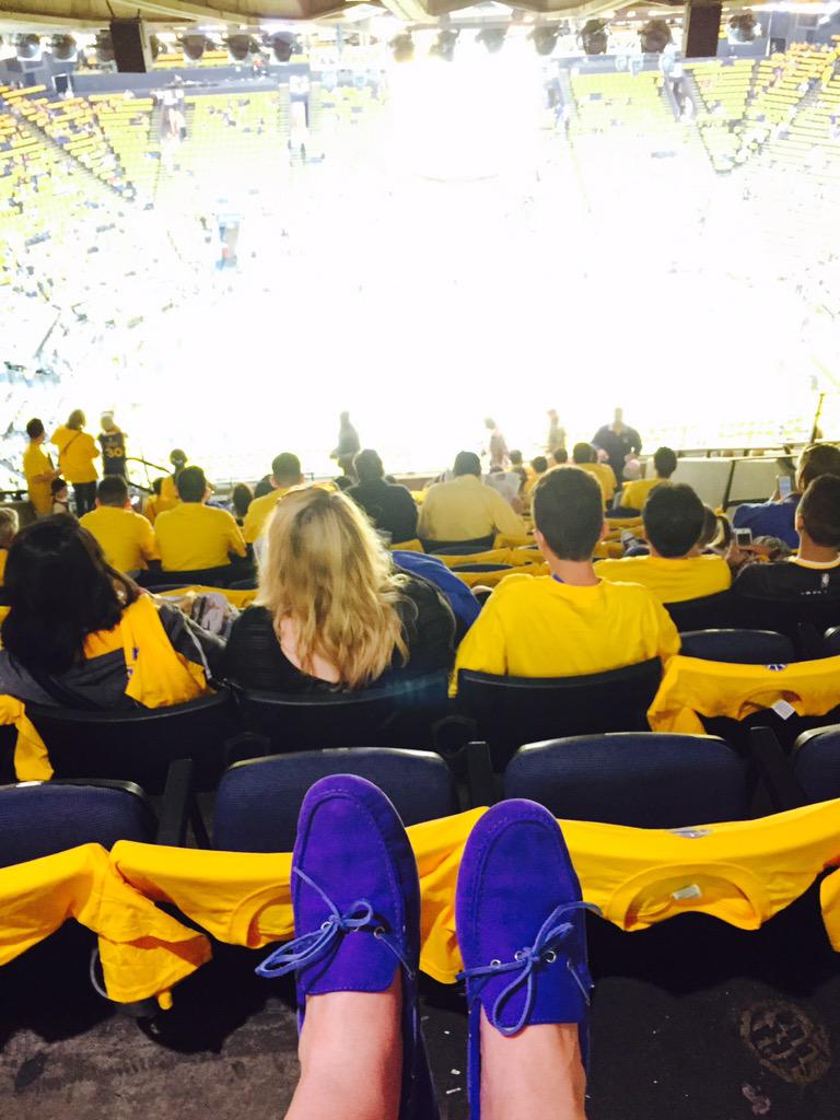 lrose3244's tweet photo. @warriors @StephenCurry30 you need some blue suede shoes! #warriors #firstplayoffgame http://t.co/APB0pgc5a9