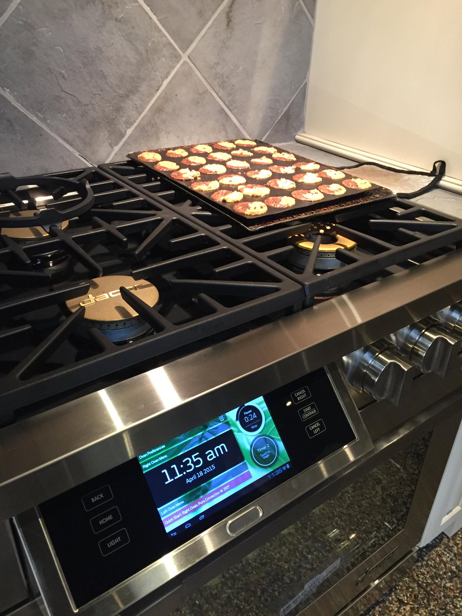 BASCOPDX's tweet image. Cooking demo today 12-3 in our @DacorKitchen Chef Margaret w/ the 48" Dual Fuel Discovery Range. Stop by- great eats!