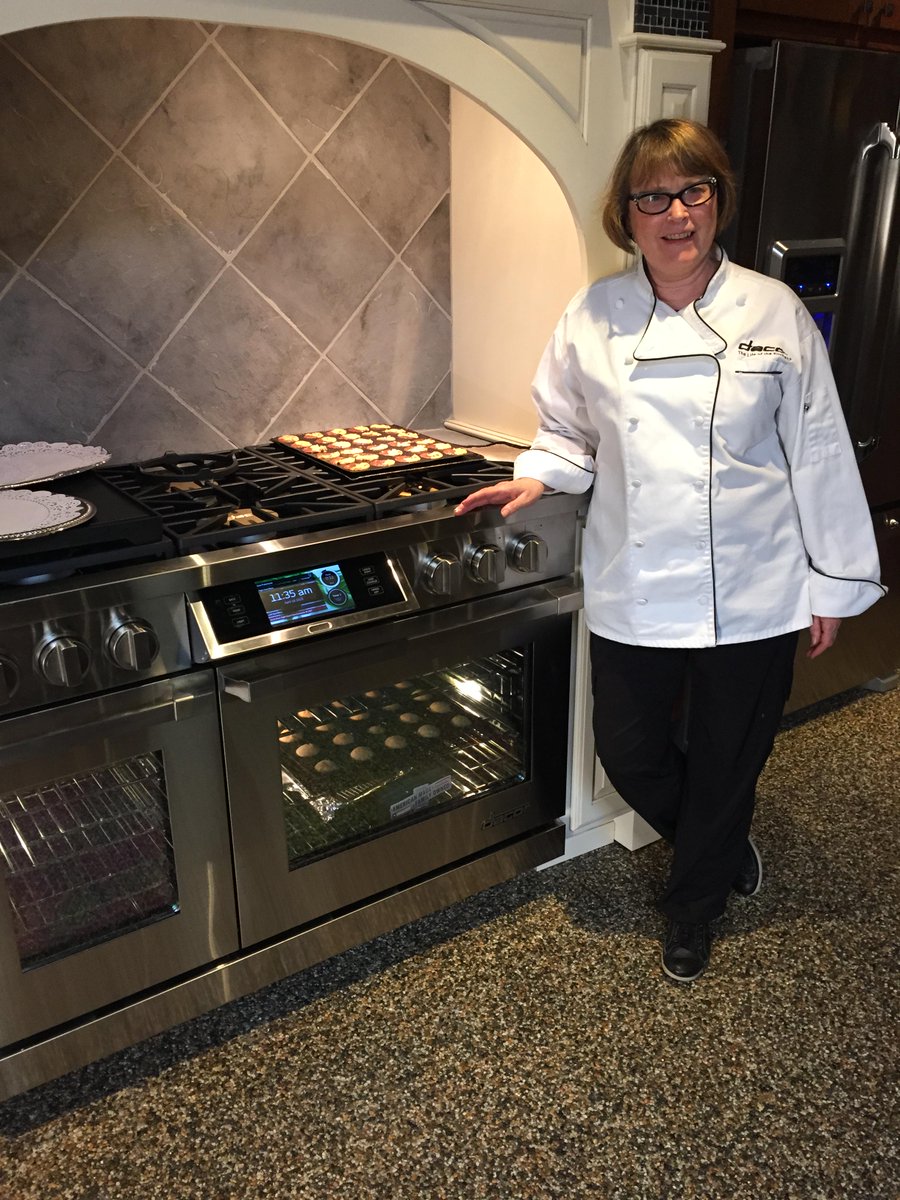 BASCOPDX's tweet image. Cooking demo today 12-3 in our @DacorKitchen Chef Margaret w/ the 48" Dual Fuel Discovery Range. Stop by- great eats!