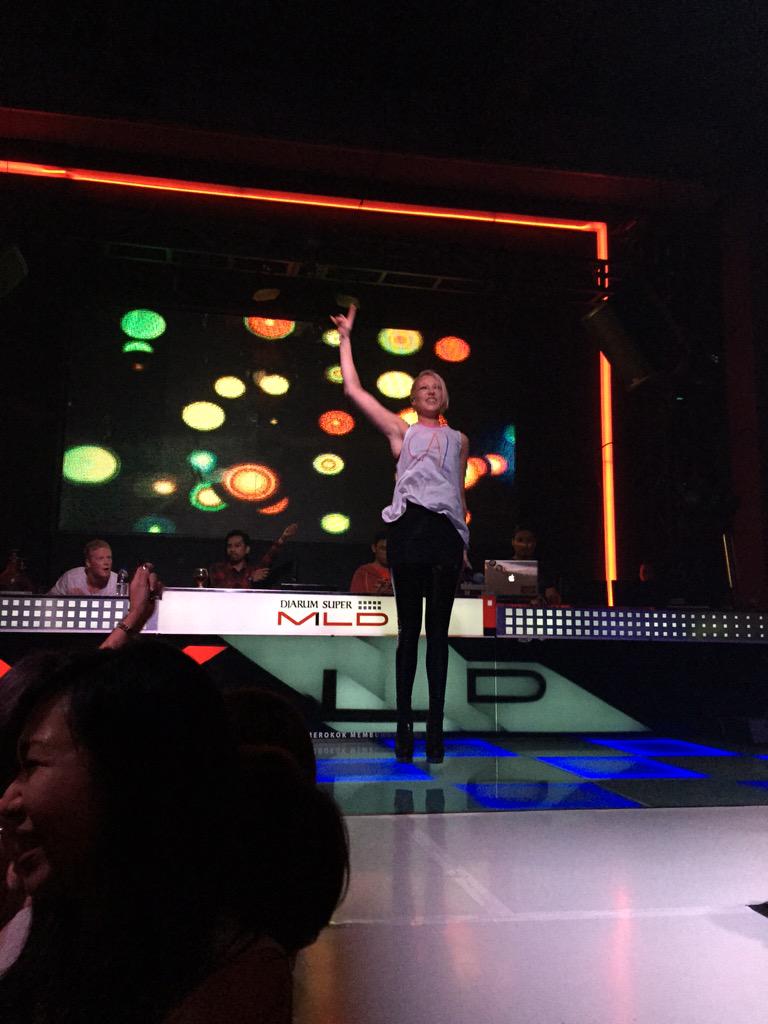 EdwinPotan's tweet photo. Thanks to @emhewitt for best performances at @EntranceClub. Love u so much... http://t.co/qpd4XliwQM