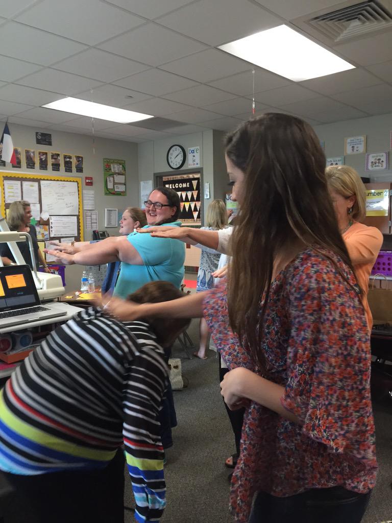 MichelleJeffers's tweet photo. Having fun with Brain Breaks at Teacher Fellows Saturday Seminar! #JPEpride  #lisd #texasstate #klingsickroos #kagan http://t.co/QegVyWfuZI
