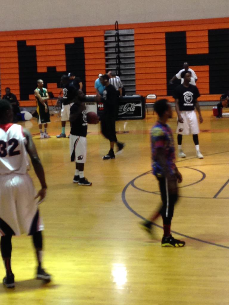 g_fultz's tweet photo. At Lake Wales High School/ The Heartland Prowl of Jacksonville playing Miami For 2nd seat. Both Semi- Pro Teams. http://t.co/cOmRfBLeCj