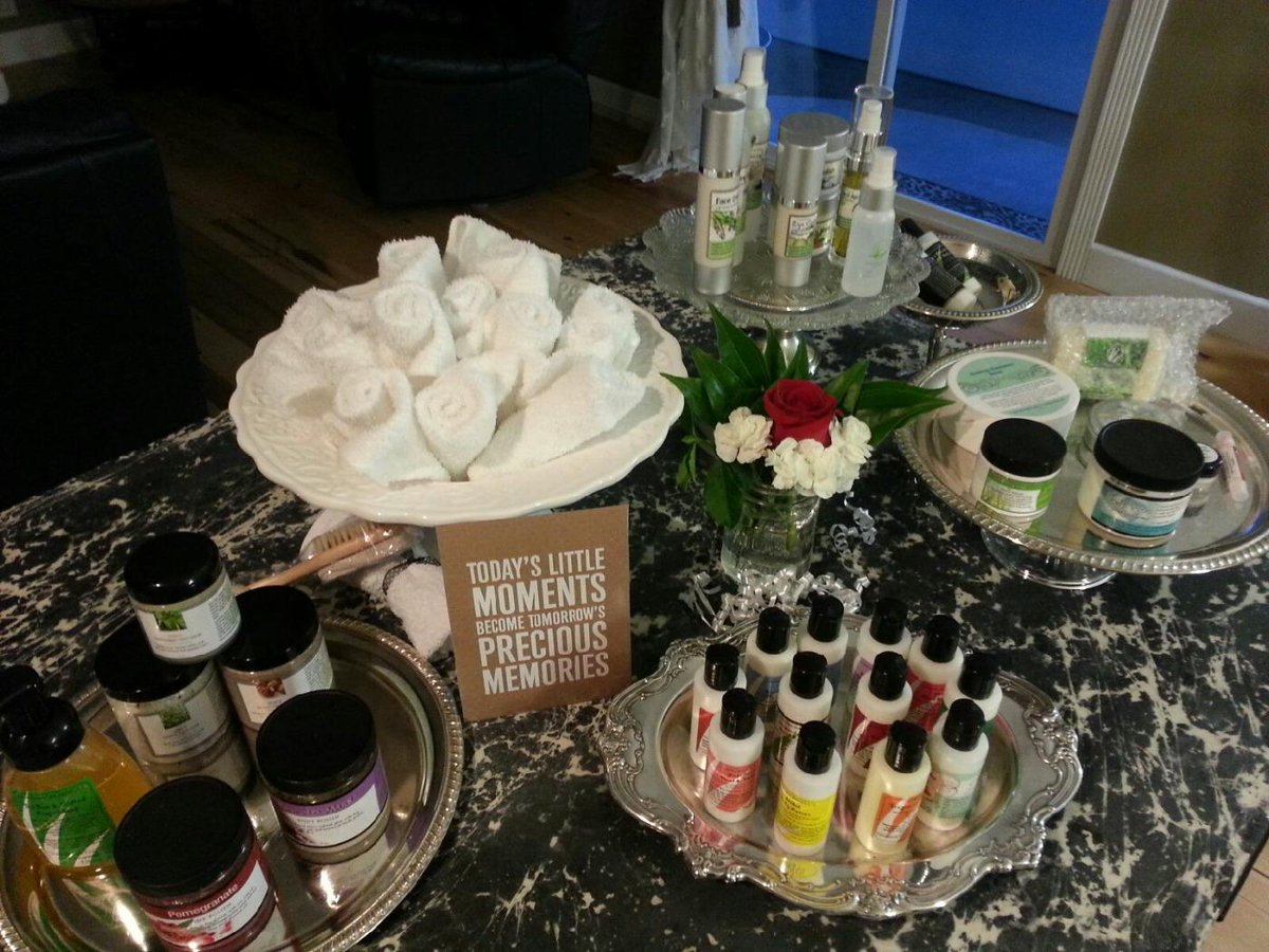 cammie_parich's tweet image. A little spa fun with @MAlemongrassspa! #natural #organic #softandclean