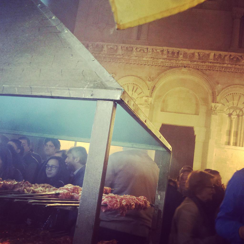 libando_fg's tweet photo. la cattedrale dello streetfood. [live]

#Libando15 #Igersfoggia #vieniamangiareinPuglia http://t.co/Oki7XirO9A