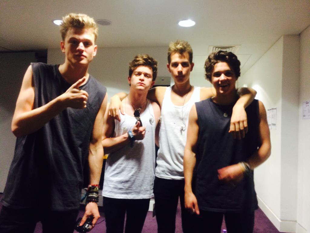TheVampsBrad's tweet photo. LADS http://t.co/DBP8PUjOkh