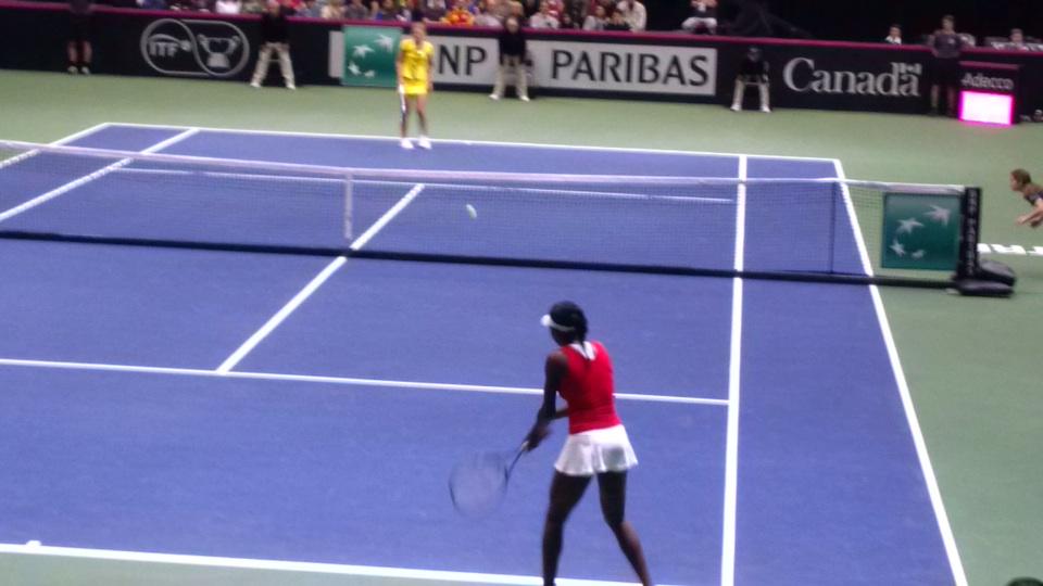 MarjBoutinSweet's tweet photo. Félicitations Françoise Abanda @TeamAbanda pour ta victoire à la  #FedCup http://t.co/QxZN0I4SiR