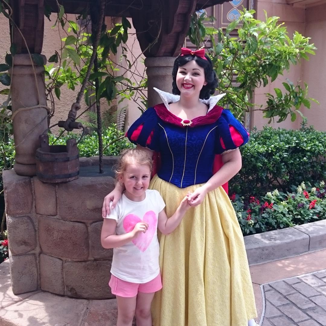 adambirkettt's tweet photo. So happy Chloe got to meet Snow White today #Disney #MakingMyDaughterHappy http://t.co/NQLh5tKJN8