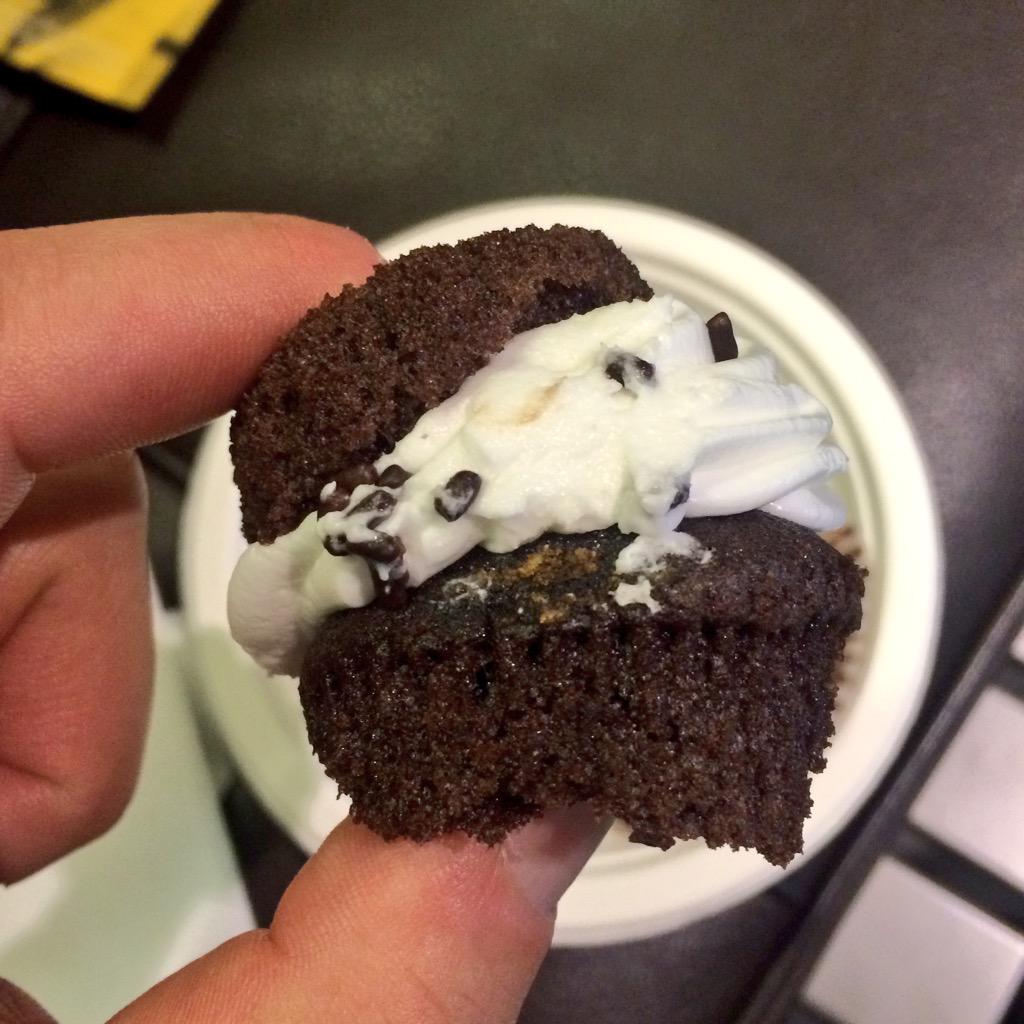 maloneyusa's tweet photo. #Startup advice, mentorship, pitch tips and life-hacks from @T2theMac at #PatriotBootCamp #cupcakecookie http://t.co/WDPGfHHgAU