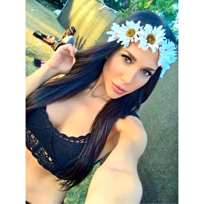 Yesterday @coachella #DayOne #EmpirePoloClub #Coachella #FlowerChild ✌?️?? http://t.co/c70HQgaZR5