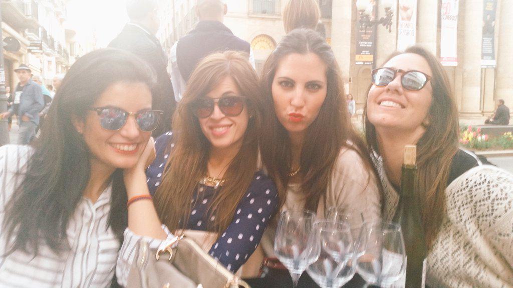 Paularuiz_2's tweet photo. Cumple d nuestra @albarosaoh Te queremos mucho amor!!😍🎂 @leticiacruz_2 @Maku_ff13 #Castaños #partygirl http://t.co/o7hDKrLCR8