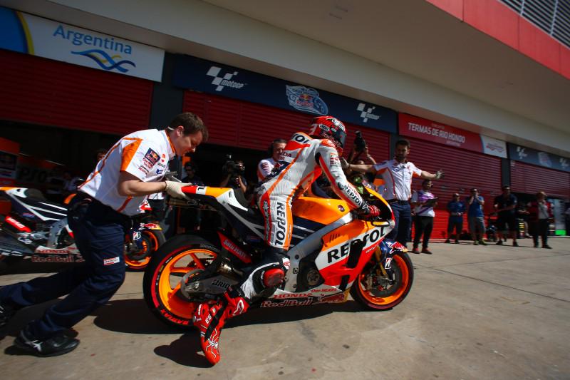 MotoGP's tweet photo. Is @marcmarquez93 unstoppable? 

#ArgentinaGP

More about the #MotoGP Saturday:
http://t.co/Zqzw2tKxo9 http://t.co/p7VXN3BjVw