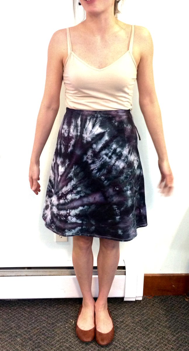 Spring has sprung &amp; it's skirt weather! Bid on this cute nmbr; online auction for <a href="/WaysmeetUNH/">Waysmeet</a> biddingowl.com/Auction/index.…