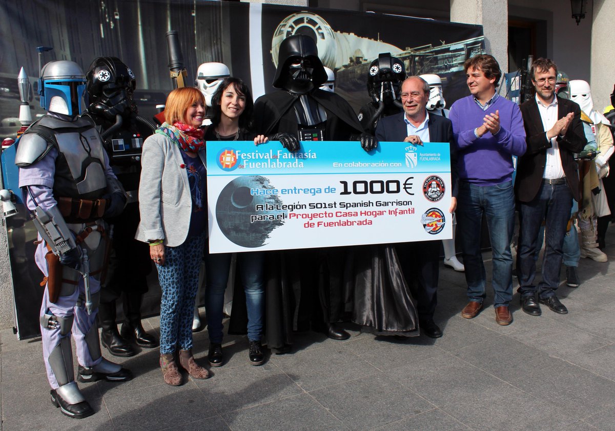 ManuelRoblesD's tweet photo. Gracias a los participantes en el #FFFIII de #Fuenlabrada y a @501stLegion x donación a proyecto de la Casa Infantil http://t.co/xsaUuMdIa3