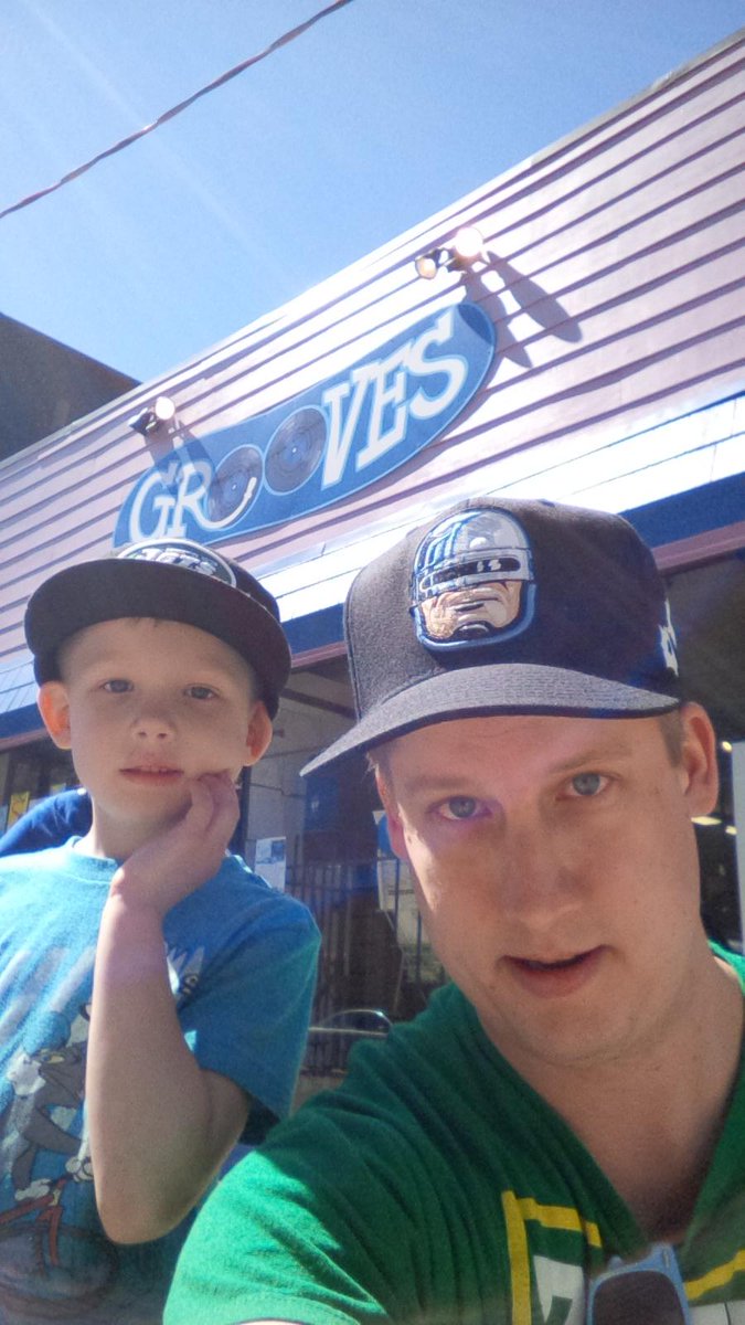 chefpickles's tweet photo. Cause record store day #recordstoreday http://t.co/BvMZ7XZwkW