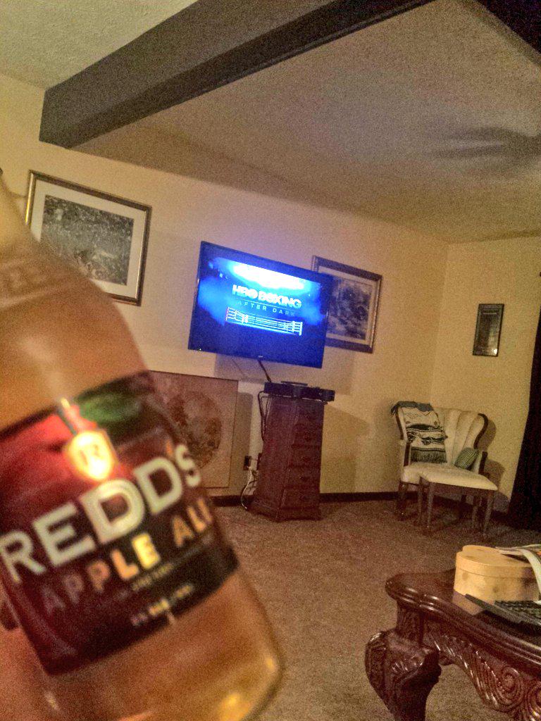 candysizzle's tweet image. My kind of Saturday night. @HBOboxing #MathysseProvodnikov @ReddsAppleAle #BoxingAddict