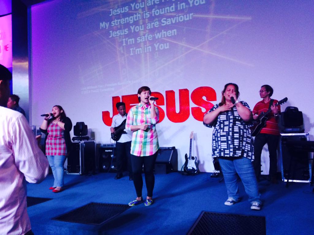 teyyperez's tweet photo. Go, Mama!! All for God's glory ππ @MamaLec #VictoryNova #JesusSaidThat #Week2 http://t.co/wjTOxYNkge