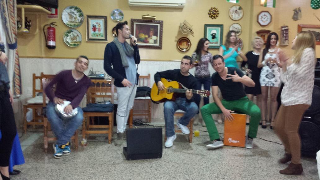 Conciertazo terminado. Con un ambientazo y dandolo todo cada vez k nos juntamos <a href="/Almaderumba/">Alma de rumba</a>