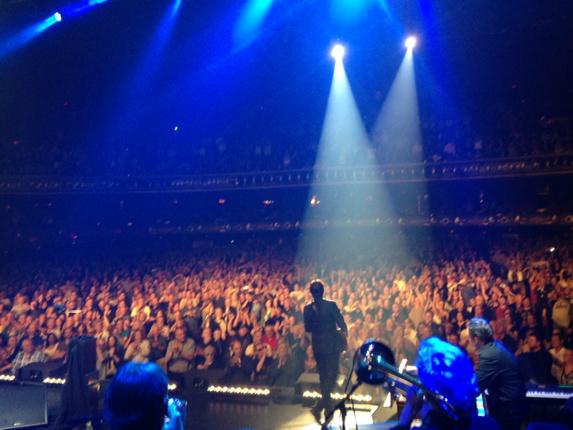 JBONAMASSA's tweet photo. Detroit Rock(Blues) City ..... Thank for a wonderful Saturday night. http://t.co/JSPgLOTrYC