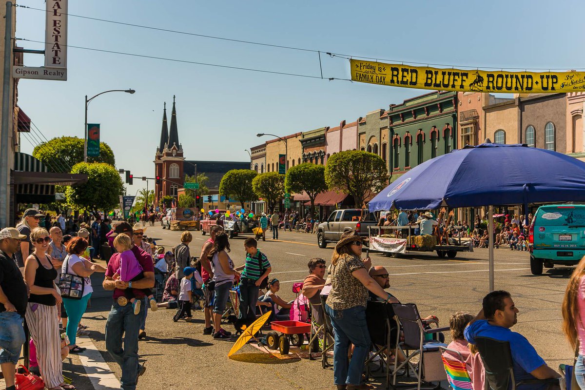 WebMadeLocal's tweet image. #redbluffroundup Parade. @RedBluffRoundUp Amazing as usual!