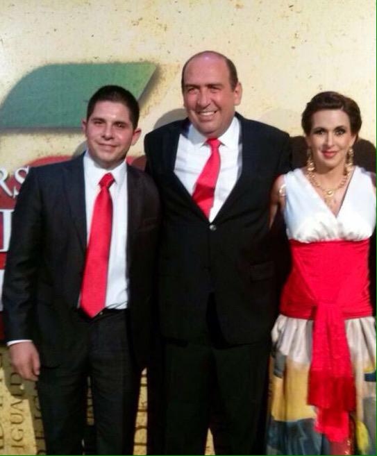 JoseManuel2Rdz's tweet photo. Muchas felicidades a nuestro Gobernador @rubenmoreiravdz por su cumpleaños!! Dios me lo bendiga!! Un abrazo!! http://t.co/3AlqcKDPOL