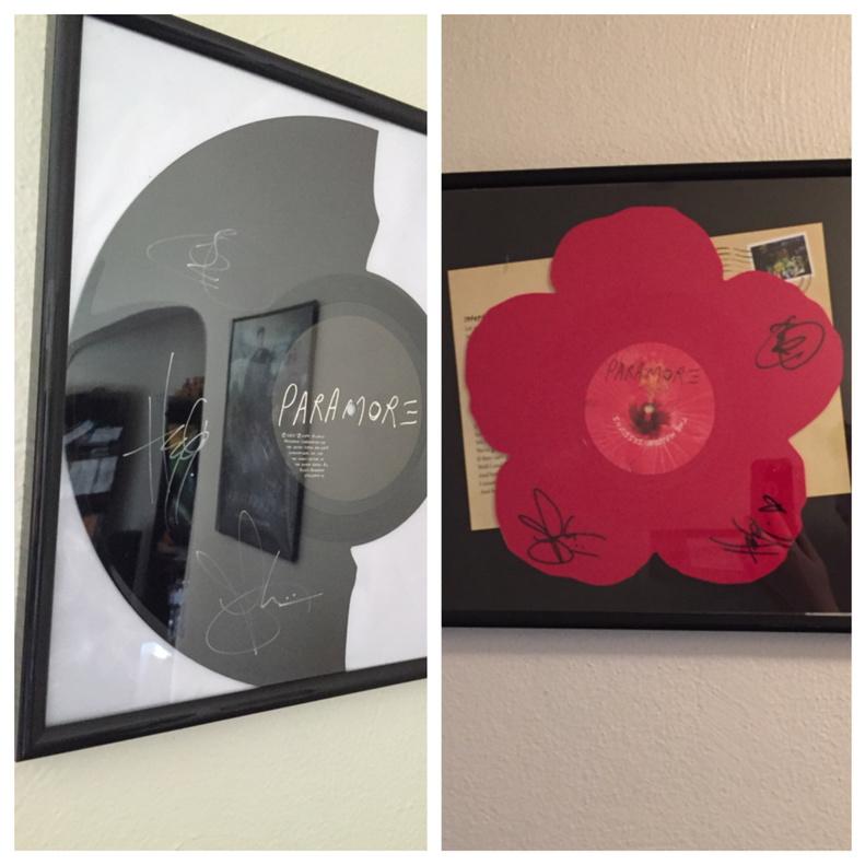 zack_davis0's tweet photo. @paramore @yelyahwilliams @schzimmydeanie Got them past 2 RSD's 4 gf &amp; got them signed @ #Monumentour #RecordStoreDay http://t.co/TSzgVCE5bc