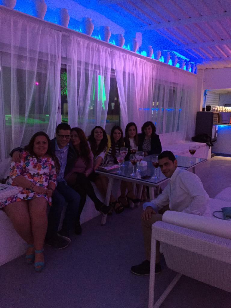 Campoy6's tweet photo. Con la Pandi de copeo!! @Martarolopez @destermorris @IralaAroa @toscanito7 @xinopunta81 http://t.co/UxTAV8fUMS
