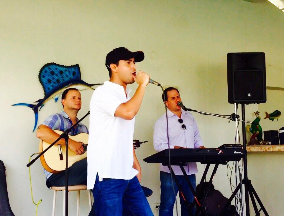 maxandradem's tweet photo. @danilorosero @royymax @roymaruri   8 y 9 de Mayo Teatro Fedenador  " madre. .peña sólo hay una " . TICKET SHOW http://t.co/h96vv6DPDc