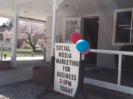 TinderboxJosh's tweet image. Great group at #AlbionLibrary earlier today! Now onto the last workshop of my #Palouse journey at the #RosaliaLibrary