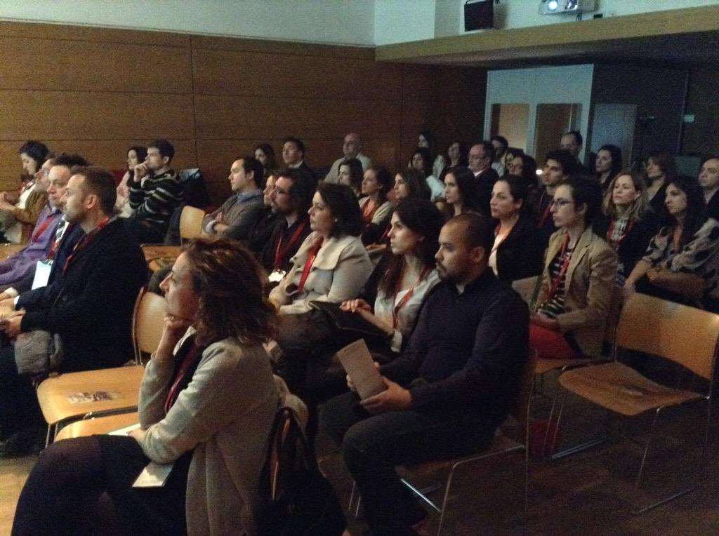 alumni_unav's tweet photo. Over 60 people among alumni, students, partners & friends got together in London to celebrate #50FAR #farmaciaUNAV http://t.co/vB5oYisWv5