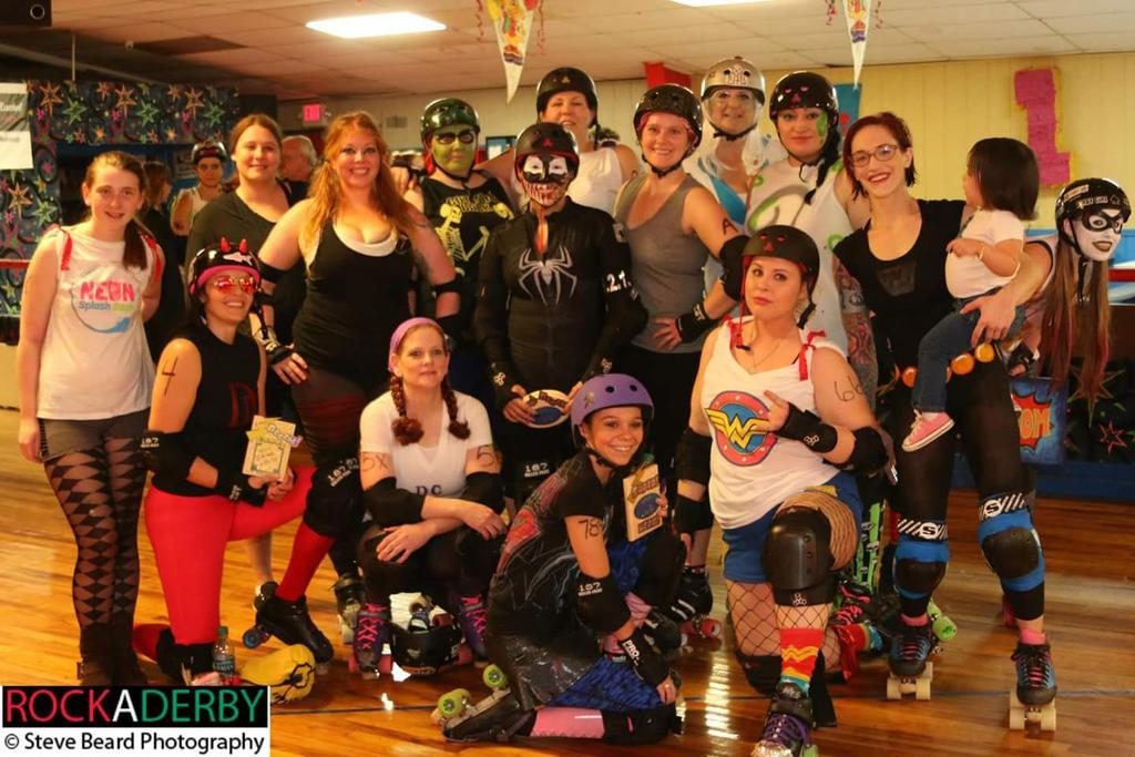 MissfitsRD's tweet photo. @smrtgrls We are The Missfits Roller Derby team from Humble, TX! #missfitsrd #derbyrules #girlpower #rollerderbygirls http://t.co/LYE96wxFEU