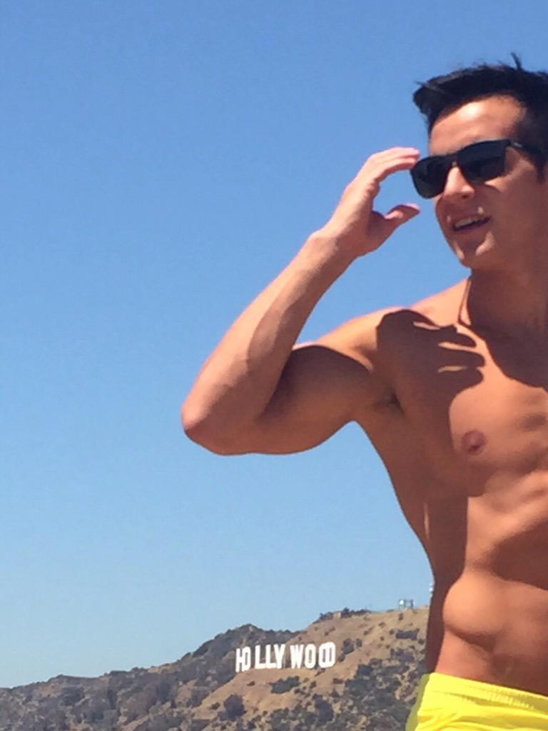 MiLeonsitoAlex's tweet photo. Ufff! Guapo 💖💗💜💕💘💞💝RT @AlexanderTorr3s: Ay Vamos #Hiking #Hollywood #GriffithPark http://t.co/ySW9hC7pa7