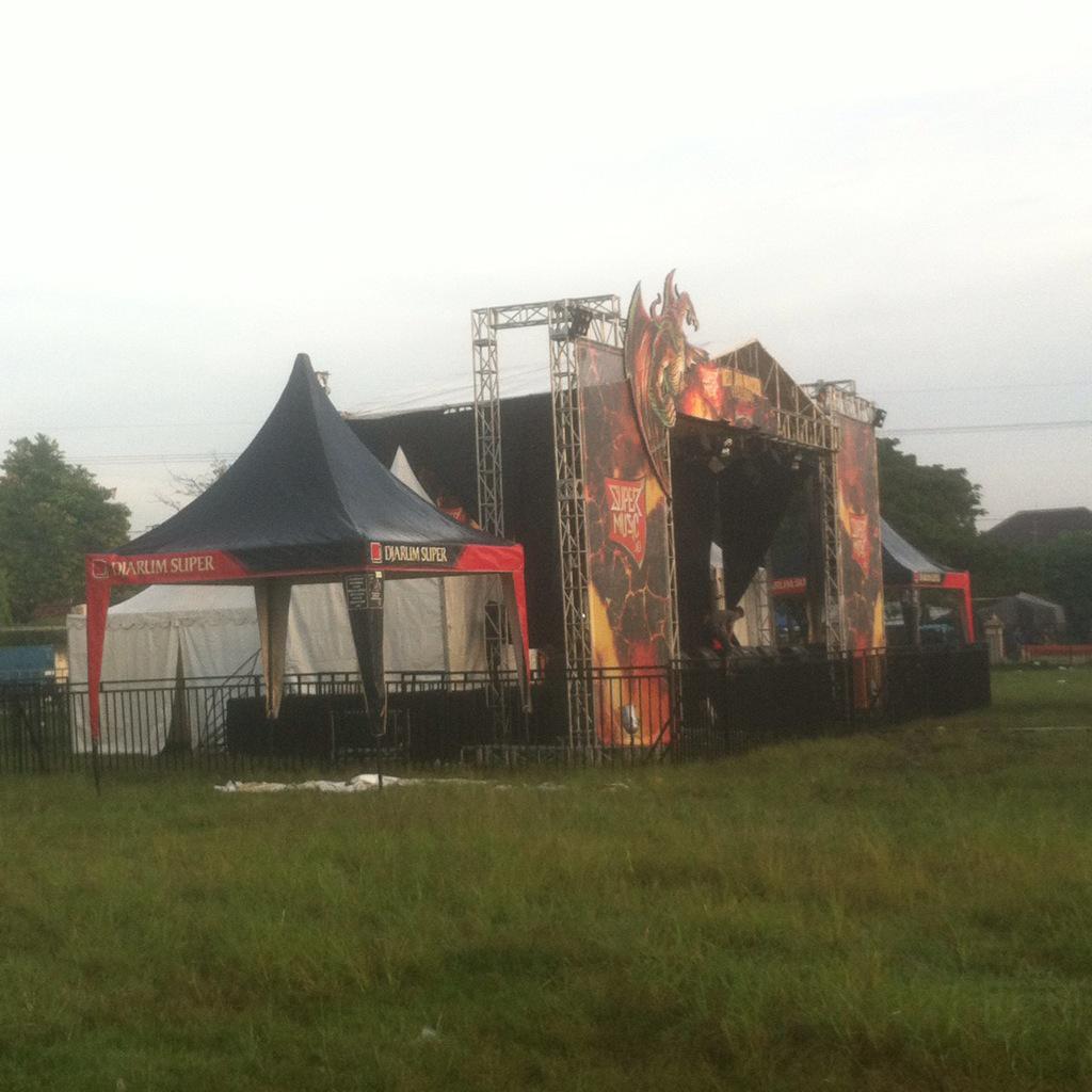 ZackyAchyar's tweet photo. Selamat pagi jatiwangi! 2nd City #HellprintWestJavaInvasionTour2015 http://t.co/EjU30ezihb