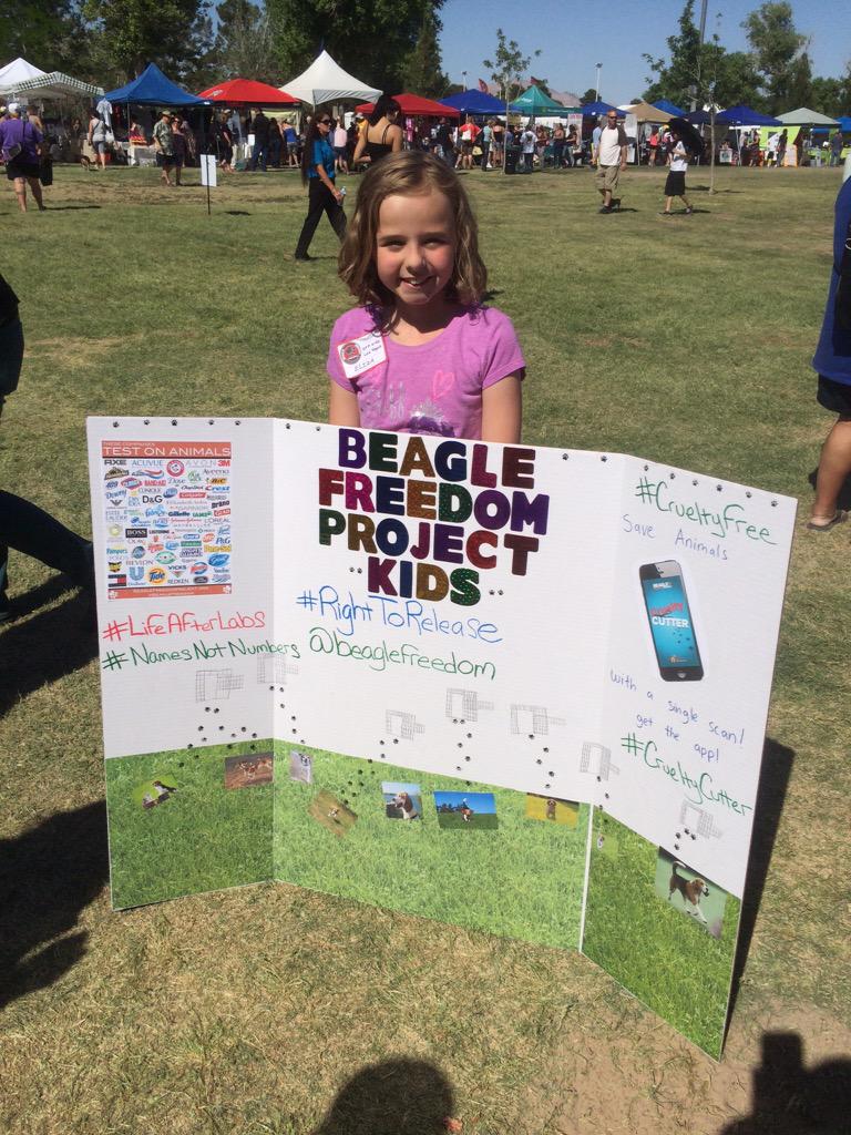 sarajlemma's tweet photo. @beaglefreedom Vegas Petapalooza with Joey and Eliza #BFPkids http://t.co/BjIzECkRcf
